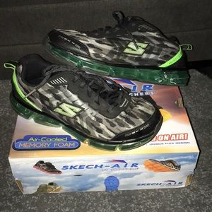 ❌ SOLD ❌ Sketchers Sneaker
